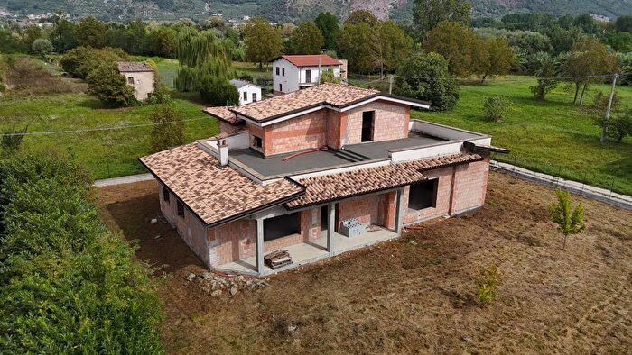 Casa con 6 locali in vendita in Via Tofaro Sora Frosinone, Sora