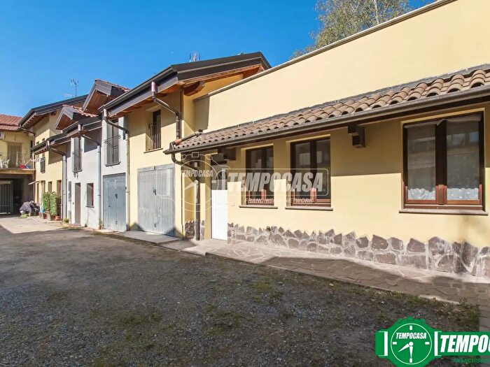 Appartamento trilocale in vendita in Via Giacomo Matteotti, Rescaldina