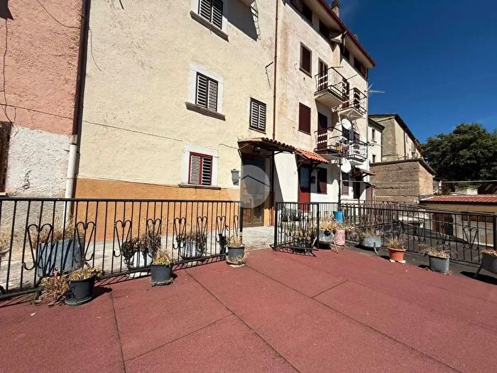 Casa con 11 locali in vendita in Via della Canala, Rocca Di Cambio