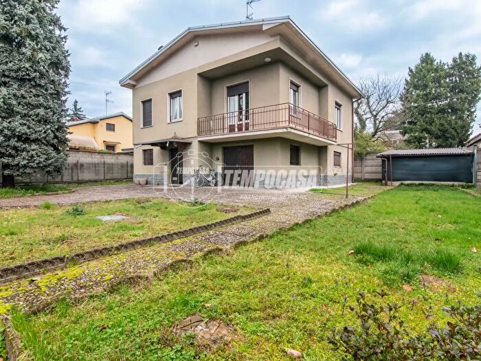 Casa quadrilocale in vendita in Via Trento, Marnate