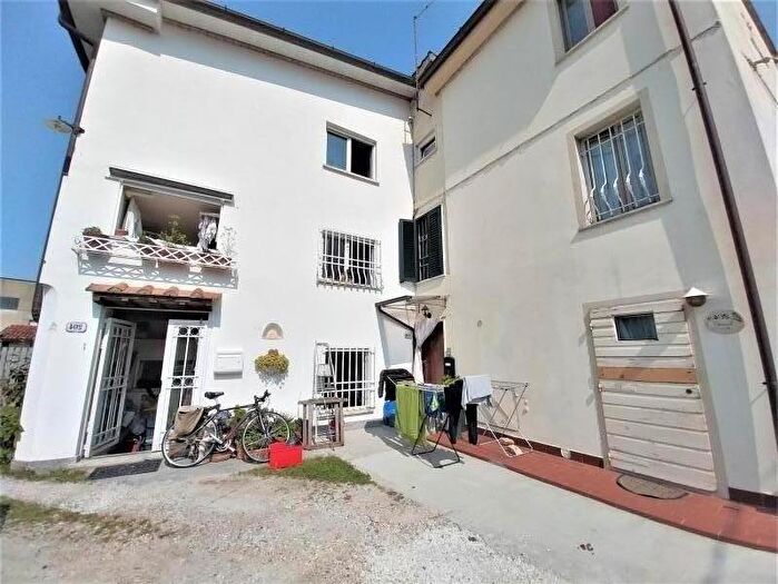 Casa quadrilocale in vendita in Seravezza