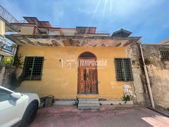 Casa in vendita in Via Nino Bixio, Aversa