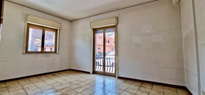 Appartamento trilocale in vendita in Via Santa Maria del Sangue, Aci Catena