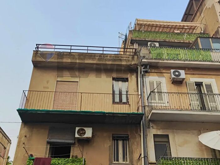 Appartamento quadrilocale in vendita in Via Trento, Caltagirone