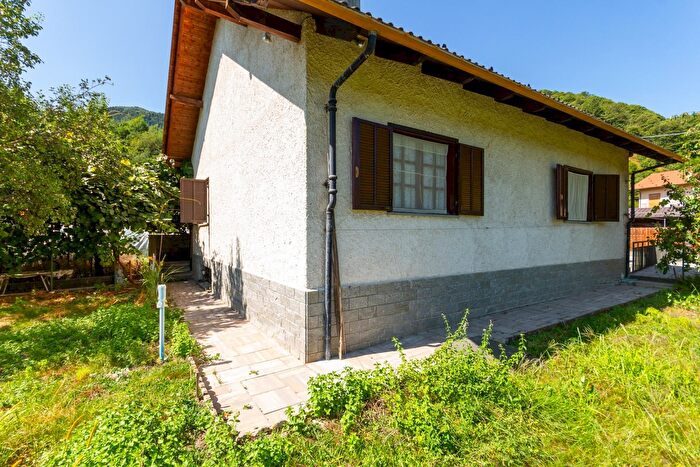 Casa quadrilocale in vendita in Via Pian Croesio, Paesana