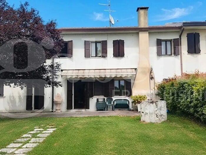 Casa con 8 locali in vendita in Gavello Via Guglielmo Marconi, Gavello