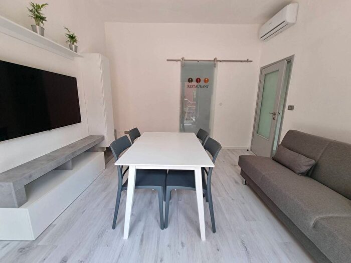 Appartamento trilocale in affitto in Via Altichiero, Borgo Venezia, Verona