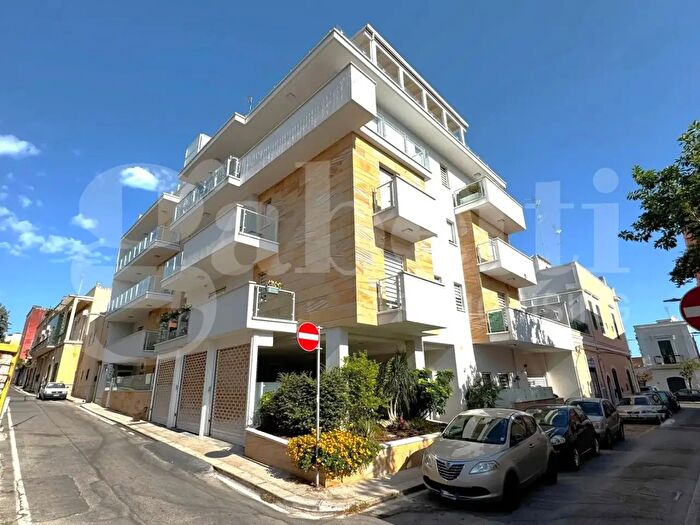 Appartamento trilocale in vendita in Via di Santo Spirito Palermo, Bari