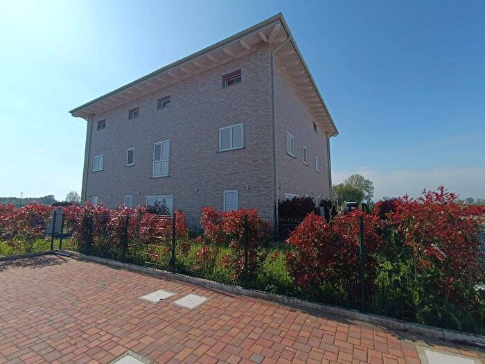 Casa con 5 locali in affitto in Via Persicetana, Aeroporto, Bologna