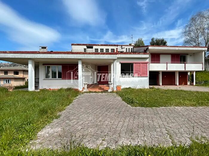 Casa con 5 locali in vendita in Via Canzighina, Lipomo