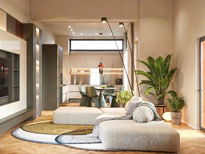 Appartamento quadrilocale in vendita in Via Orsiera, Torino