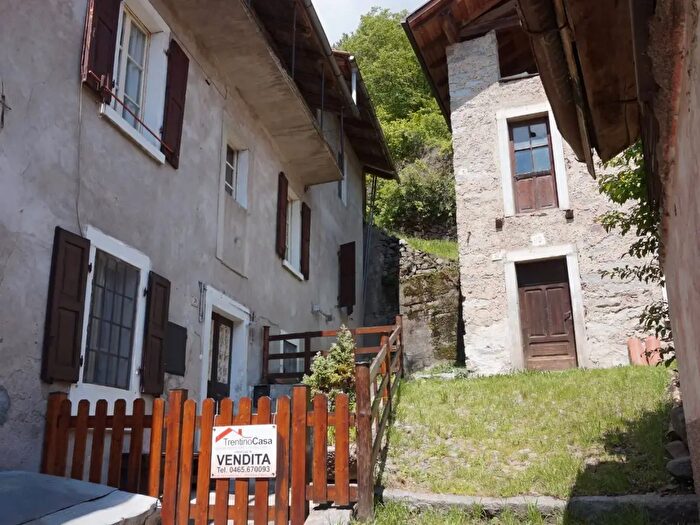 Appartamento con 6 locali in vendita in Via Saverio, Valdaone