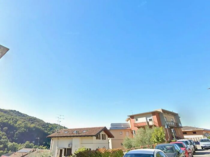 Appartamento trilocale in affitto in Via Bellinzona, Como