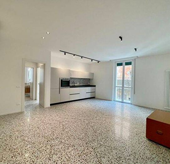Appartamento trilocale in affitto in Via San Paolo, Veronetta, Verona