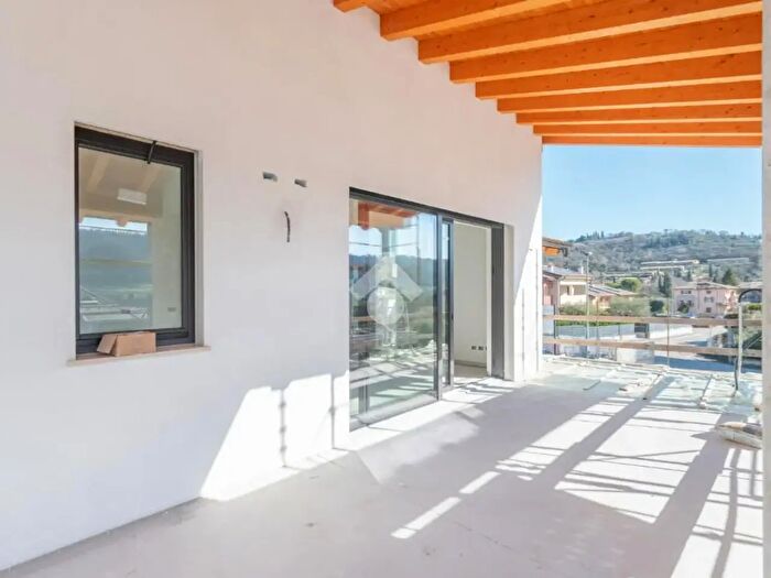 Appartamento trilocale in vendita in Via Nereo Maffezzoli, Garda