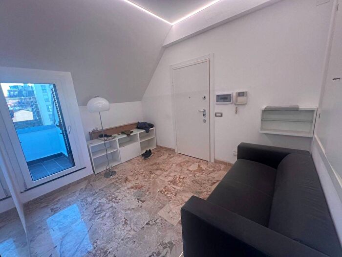 Appartamento bilocale in affitto in Via Lentasio, Missori, Milano