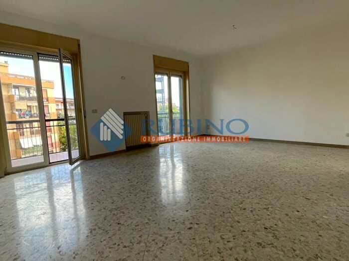 Appartamento con 5 locali in vendita in Via Giacomo Tauro E, Bari