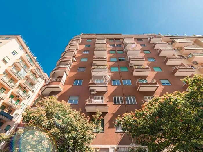 Appartamento trilocale in vendita in Via Migiurtinia, Roma