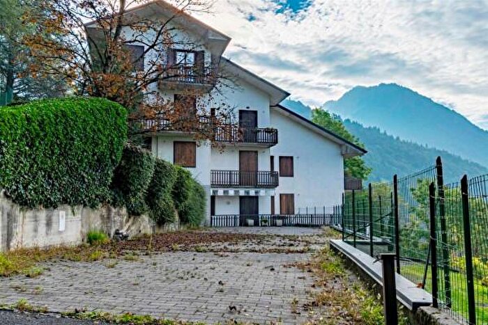 Appartamento trilocale in vendita in Via Alessandro Manzoni, Cornalba