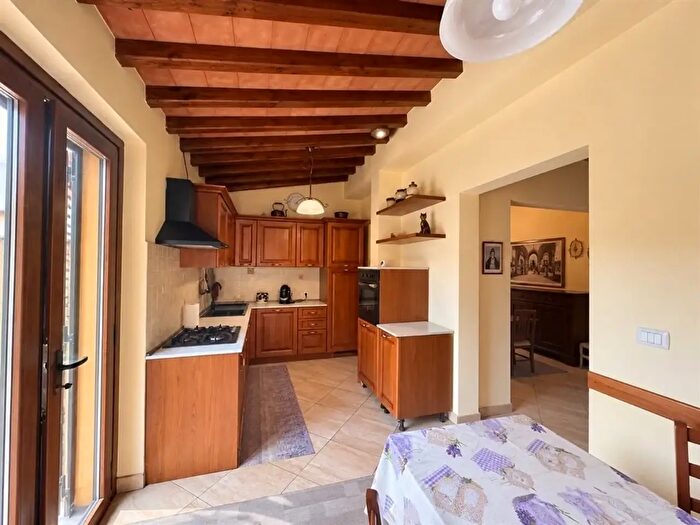 Casa con 6 locali in vendita in Arezzo