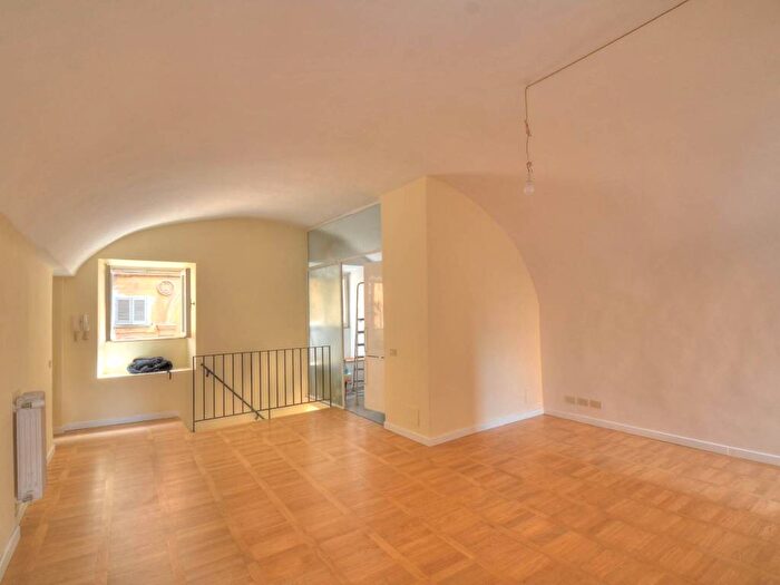 Appartamento quadrilocale in affitto in Via Giustiniani, Pantheon, Roma