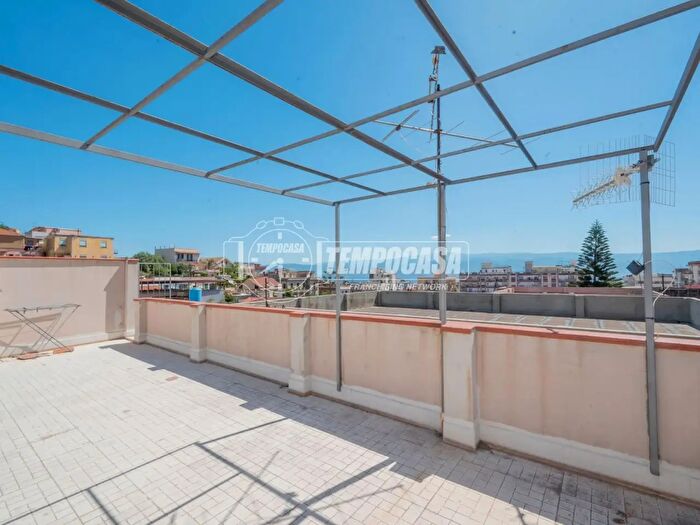 Appartamento trilocale in vendita in Via Cardinale Giuseppe Guarino, Messina