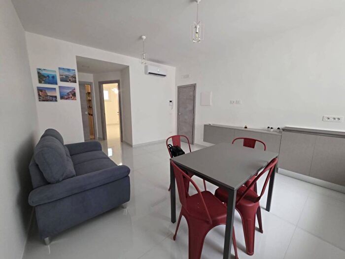 Appartamento bilocale in affitto in Via Guglielmo Appulo, Stella Materdei, Napoli