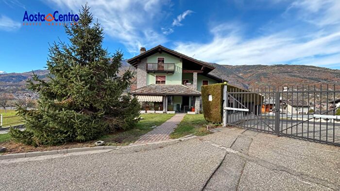 Casa con 10 locali in vendita in Frazione Bovet, Gressan