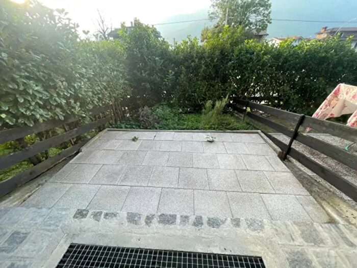 Appartamento trilocale in vendita in Via Spluga, Dubino