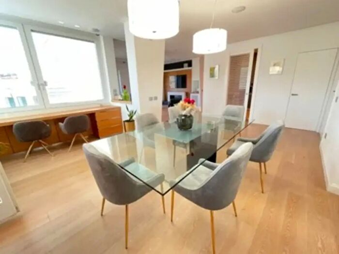 Appartamento quadrilocale in affitto in Via Angelo Inganni, Milano