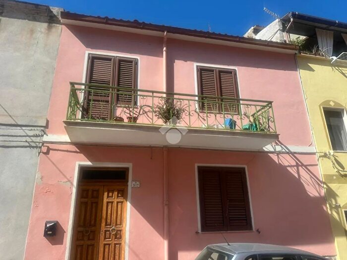 Casa quadrilocale in vendita in Via Jelithon, Sorso