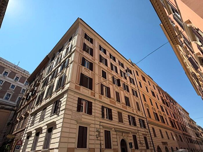 Appartamento trilocale in affitto in Via Palermo, Monti, Roma