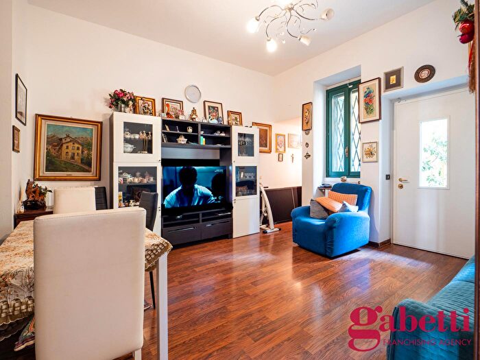 Appartamento trilocale in vendita in Via Fidenza, Milano