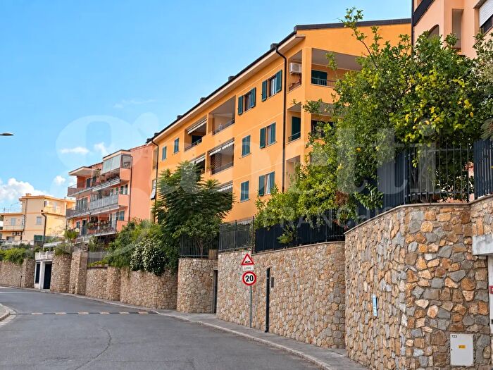 Appartamento quadrilocale in vendita in Strada San Lorenzo, Sanremo