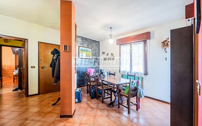 Appartamento trilocale in vendita in Via dei Friniati, Polinago