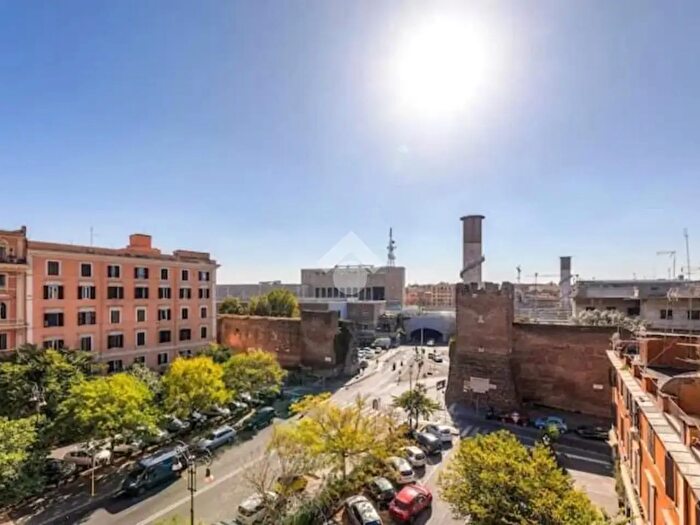 Appartamento quadrilocale in vendita in Piazzale Tiburtino, Roma