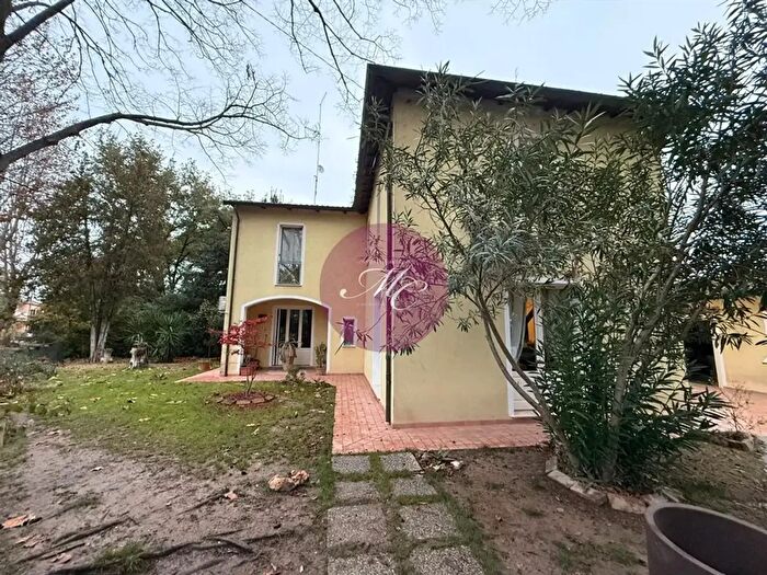 Casa con 10 locali in vendita in Via Cella, Ravenna