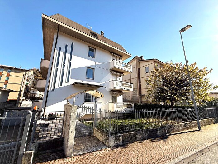 Appartamento con 5 locali in vendita in Via Antonio Meucci, Valdagno