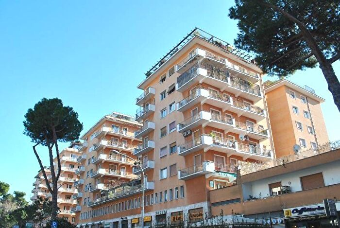 Appartamento quadrilocale in affitto in Piazzale delle Medaglie d'Oro, Medaglie d'Oro, Roma