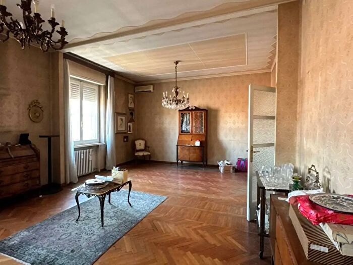 Appartamento con 6 locali in vendita in Mantova