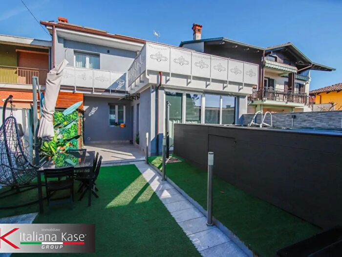 Casa con 5 locali in vendita in Via Primo Maggio, Mazze