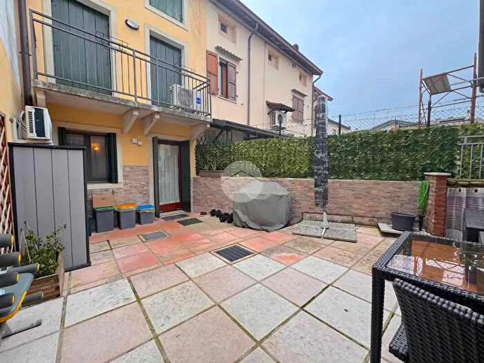 Casa quadrilocale in vendita in Via Cavour, Castel DAzzano