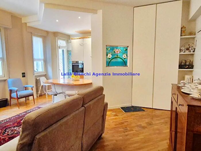 Appartamento trilocale in vendita in Viale della Vittoria, Pesaro