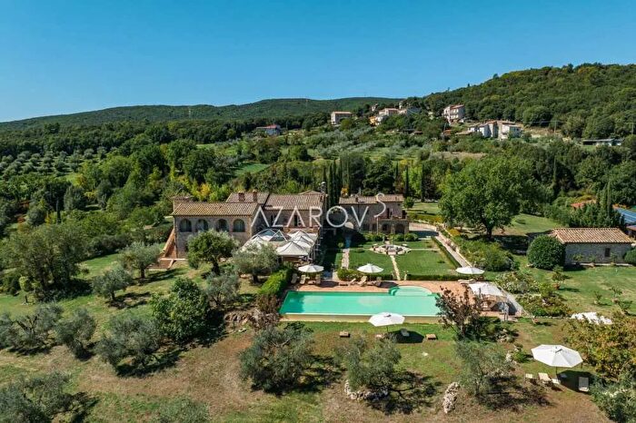 Casa con 13 locali in vendita in Amelia