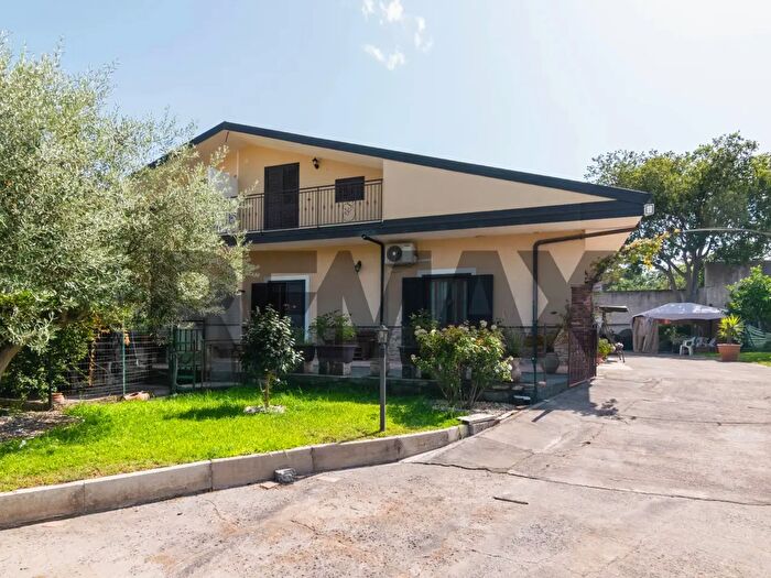 Casa con 5 locali in vendita in Via Cordovado, Acireale