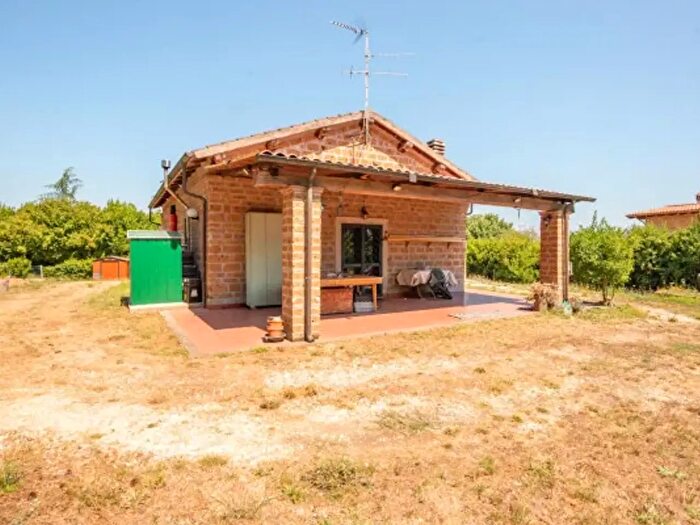 Casa quadrilocale in vendita in Via dei Piani, Nepi