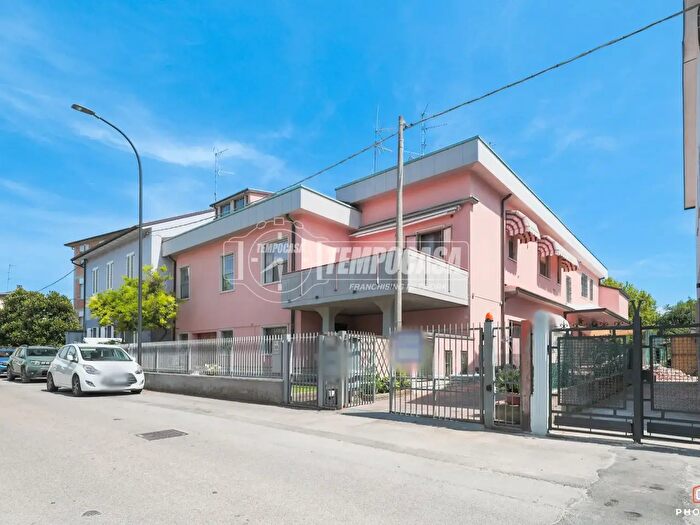 Casa con 6 locali in vendita in Via Ronco, Ravenna