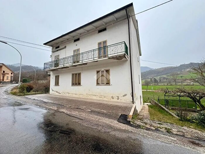 Appartamento con 5 locali in vendita in Via Vecchia Contessa, Cantiano