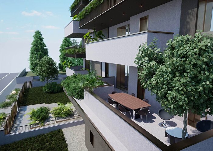 Appartamento con 6 locali in vendita in Via Locatelli, Pordenone