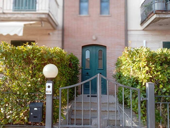 Casa con 5 locali in affitto in Via Dante Alighieri, Centro, Guardea